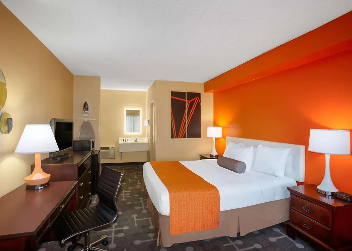 Howard Johnson By Wyndham College Park
