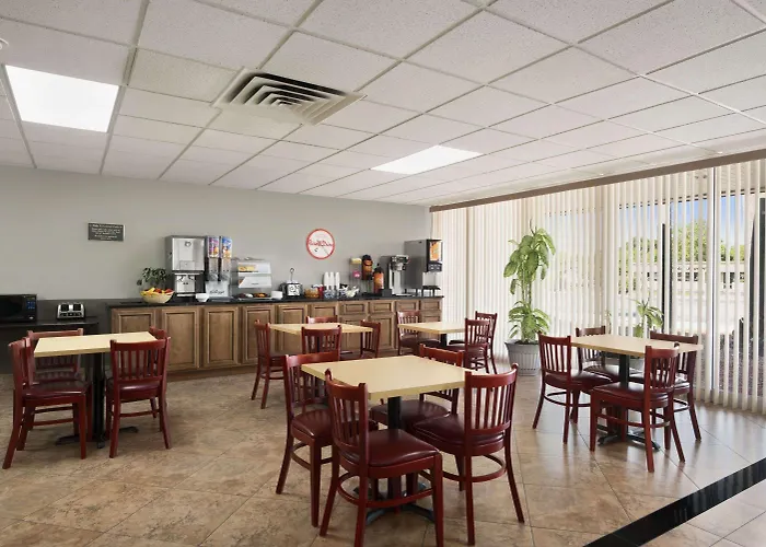 Howard Johnson By Wyndham Winter Haven Fl