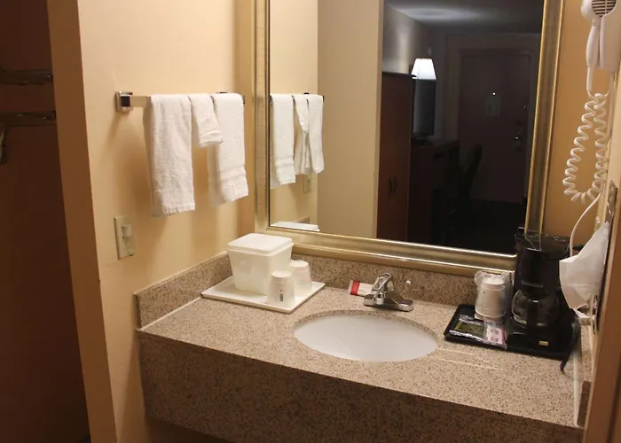 Super 8 By Wyndham Laurel