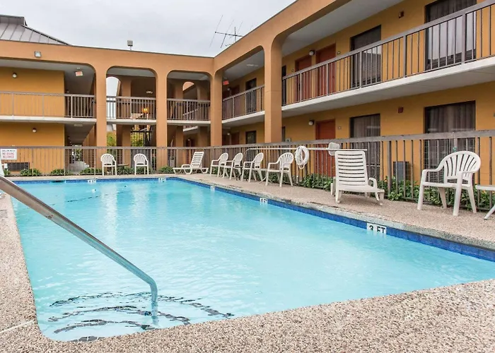Clarion Pointe Statesville