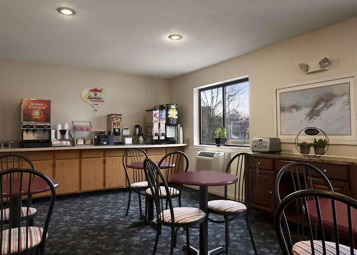 Super 8 By Wyndham Cromwell/Middletown