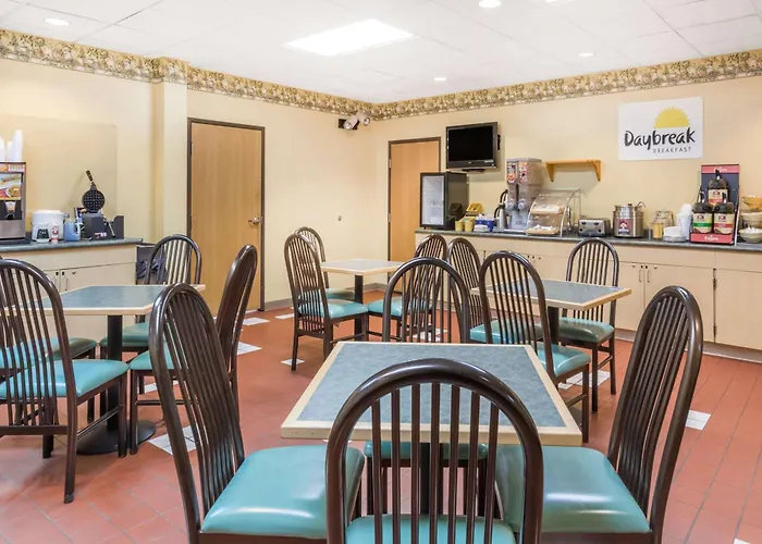 Days Inn & Suites By Wyndham Bridgeport - Clarksburg