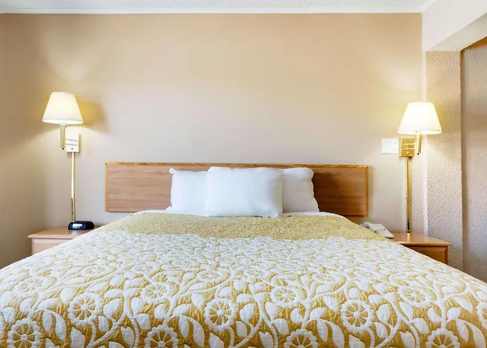 Days Inn By Wyndham Fairmont