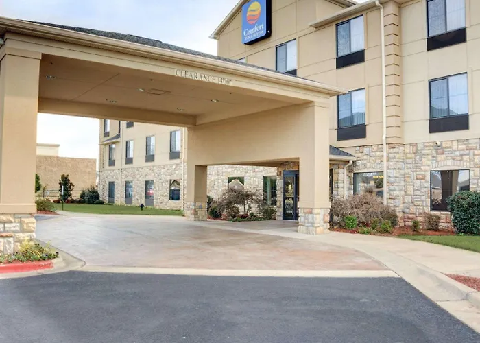 Comfort Inn & Suites Russellville I-40
