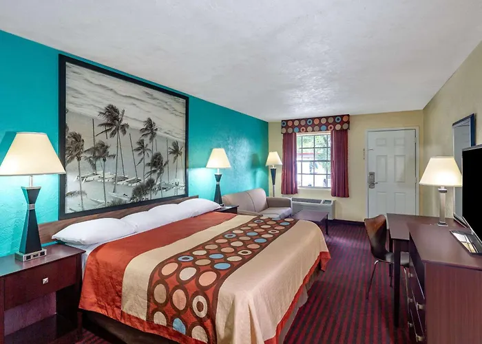 Super 8 By Wyndham Bradenton Sarasota Area
