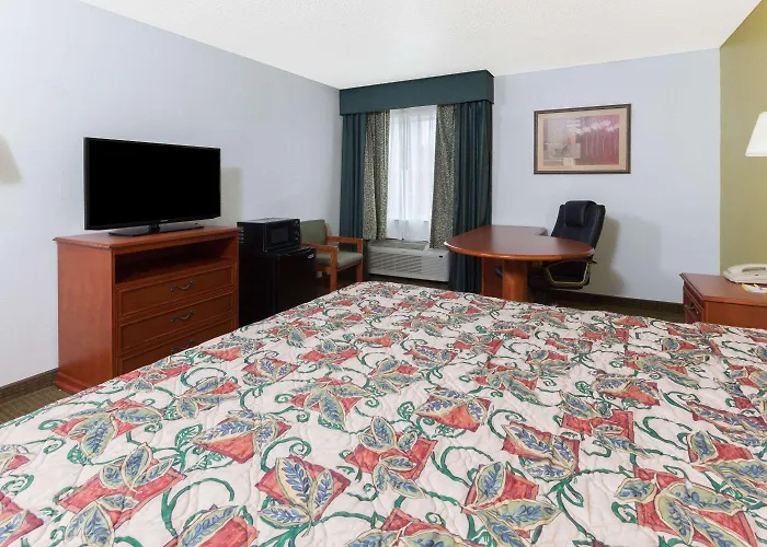 Days Inn By Wyndham Shawnee