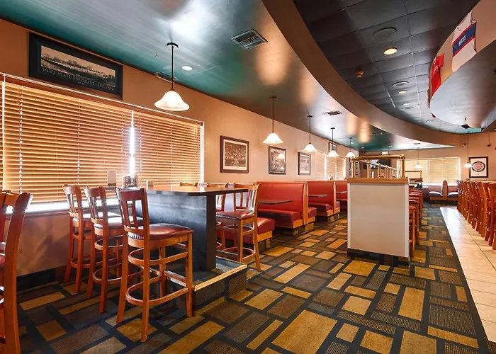 Rock Island Inn & Suites Marshalltown
