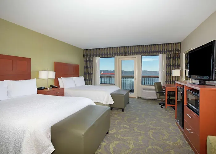 Hampton Inn & Suites Astoria