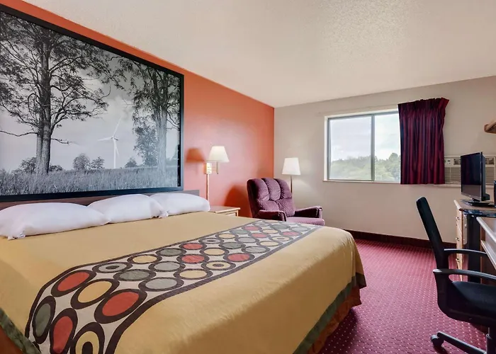 Hillside Inn & Suite