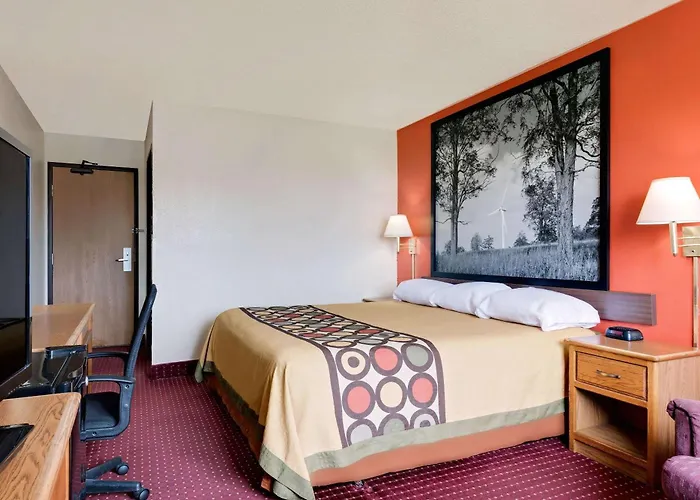 Hillside Inn & Suite