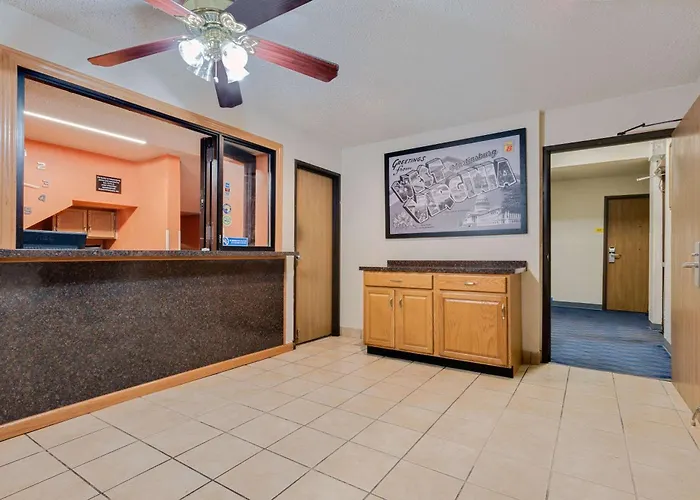 Hillside Inn & Suite