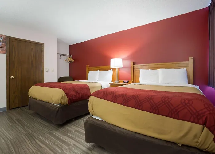 Econo Lodge Inn & Suites Escanaba North