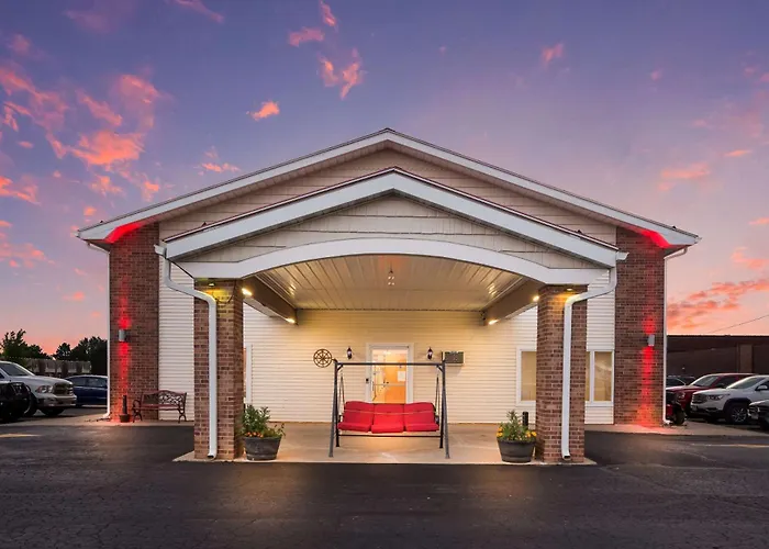 Econo Lodge Inn & Suites Escanaba North