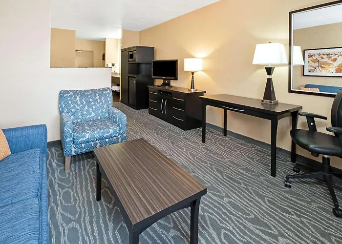 La Quinta By Wyndham Logan