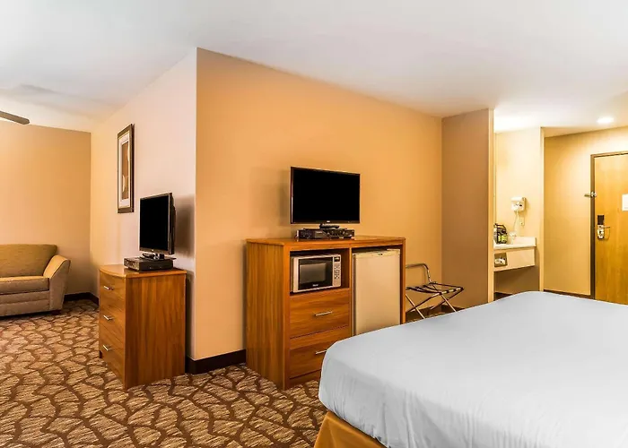 Quality Inn & Suites Chesterfield Village