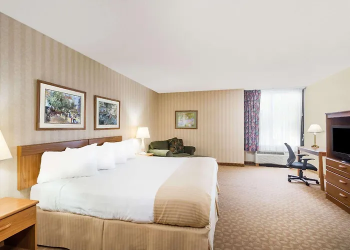 Ramada By Wyndham Watertown Thousand