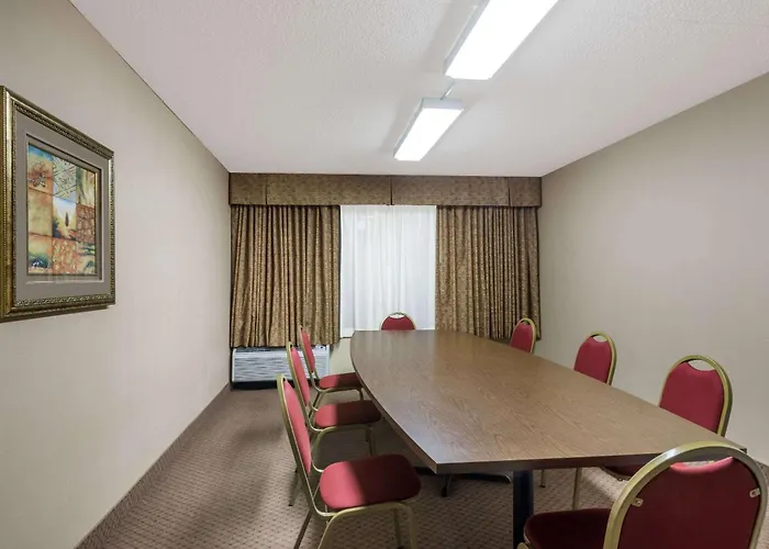 Ramada By Wyndham Watertown Thousand