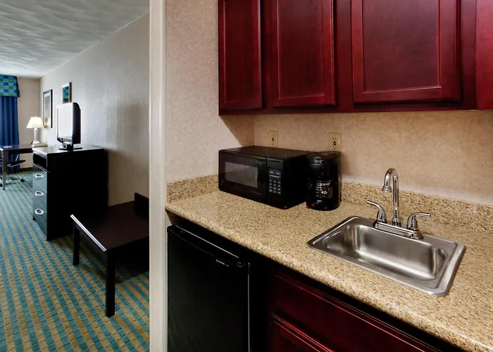 Holiday Inn Express & Suites Smithfield - Providence By Ihg