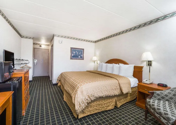 Days Inn By Wyndham Columbus East Airport