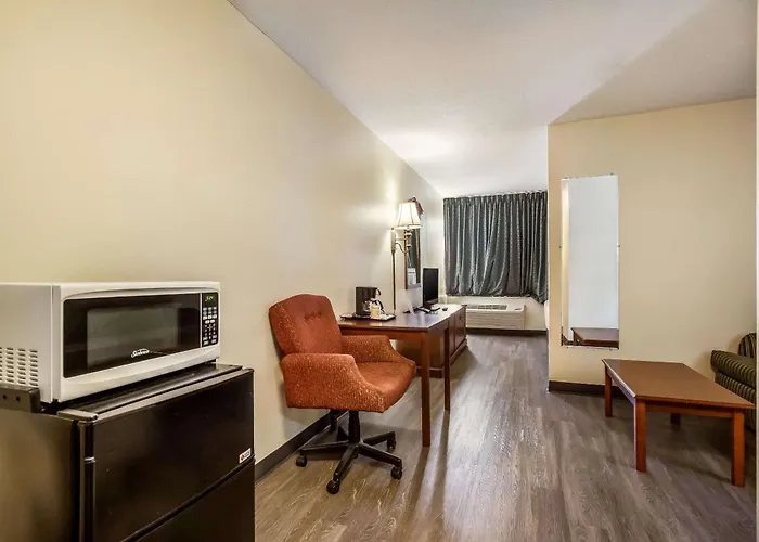 Econo Lodge Inn & Suites Fairview Heights St Louis