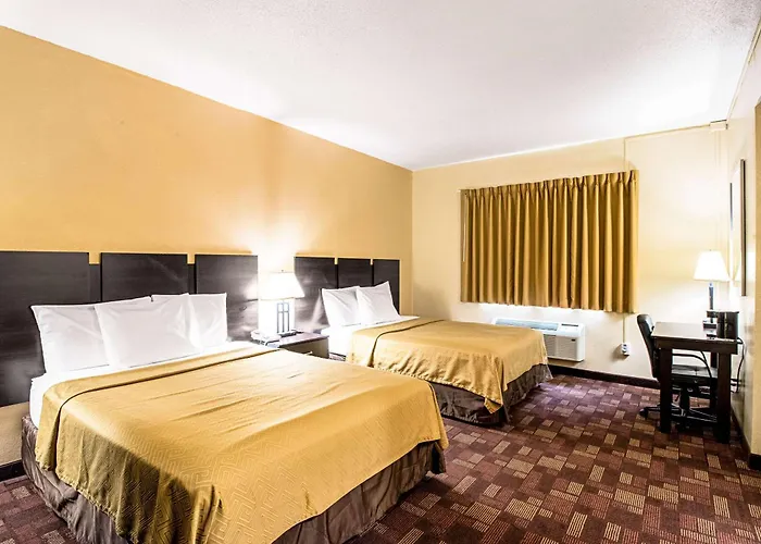 Econo Lodge Watertown