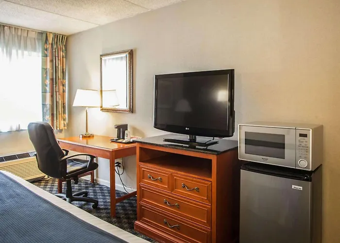 Quality Inn & Suites St Charles -West Chicago