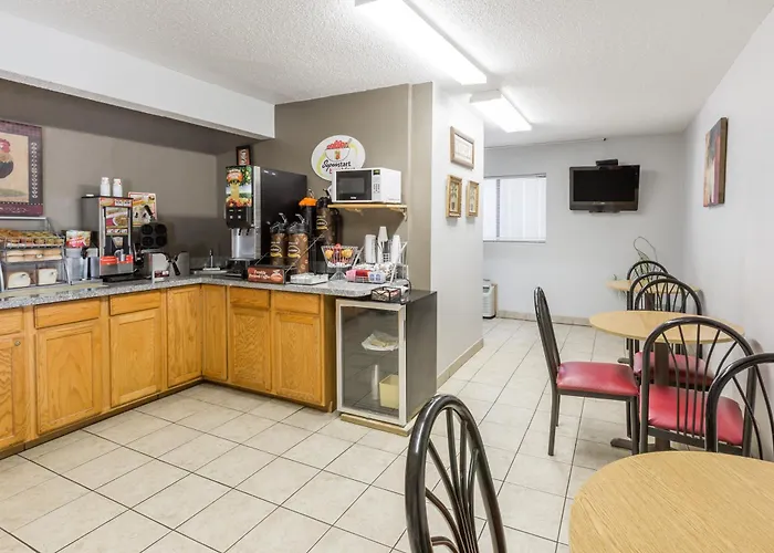 Super 8 By Wyndham Osceola Ia