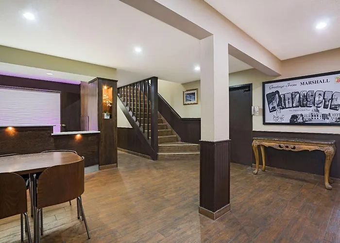 Super 8 By Wyndham Marshall Mn