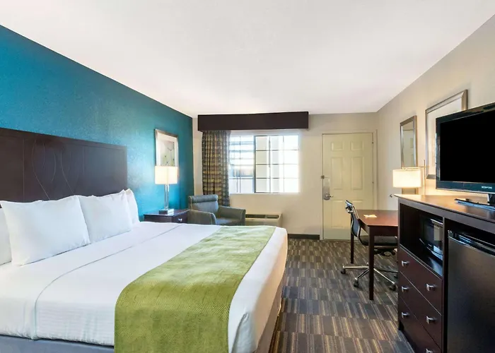 Days Inn By Wyndham Snyder