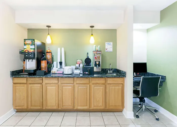 Super 8 By Wyndham Decatur/Dntn/Atlanta Area