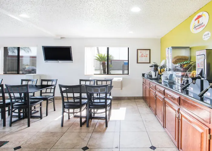 Super 8 By Wyndham Harlingen Tx