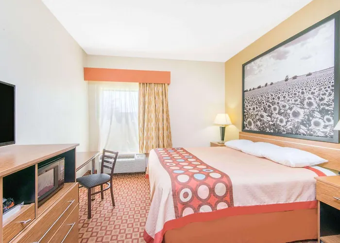 Super 8 By Wyndham Wichita South