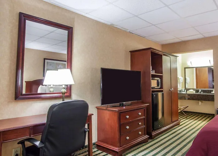 Clarion Hotel Palmer Inn