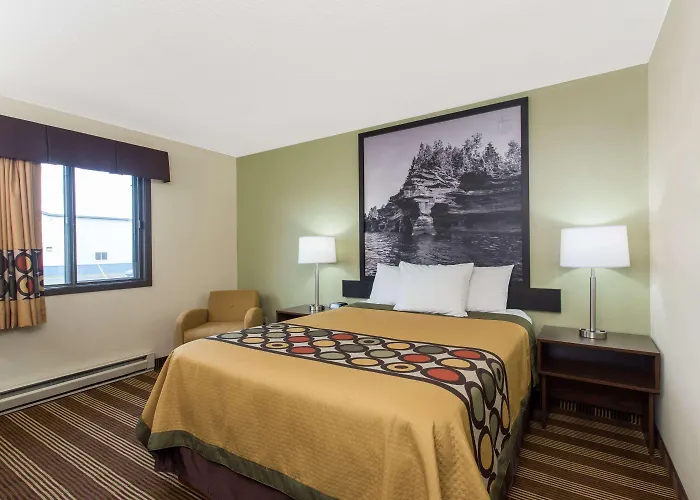 Super 8 By Wyndham Eau Claire I-94