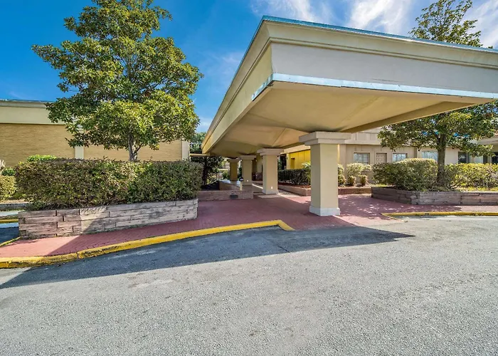Quality Inn & Suites Conference Center Statesboro Historic District