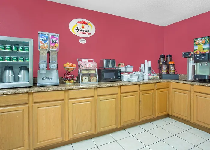 Super 8 By Wyndham Roanoke Va