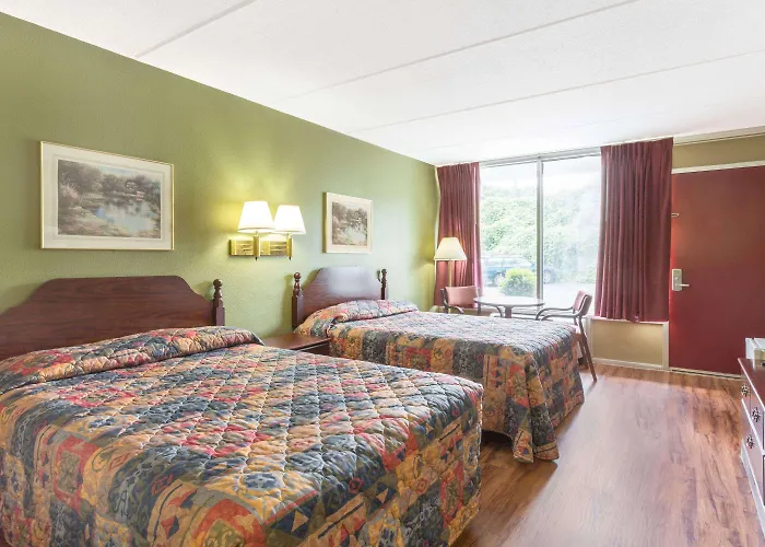 Super 8 By Wyndham Kingsport /I-81