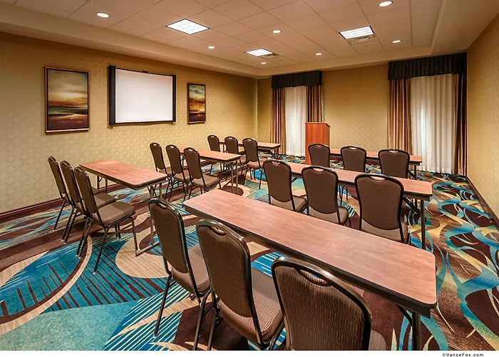 Holiday Inn Express & Suites / Red Bluff - South Redding Area, An Ihg Hotel