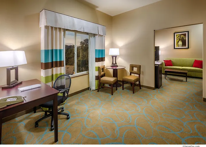 Holiday Inn Express & Suites / Red Bluff - South Redding Area, An Ihg Hotel