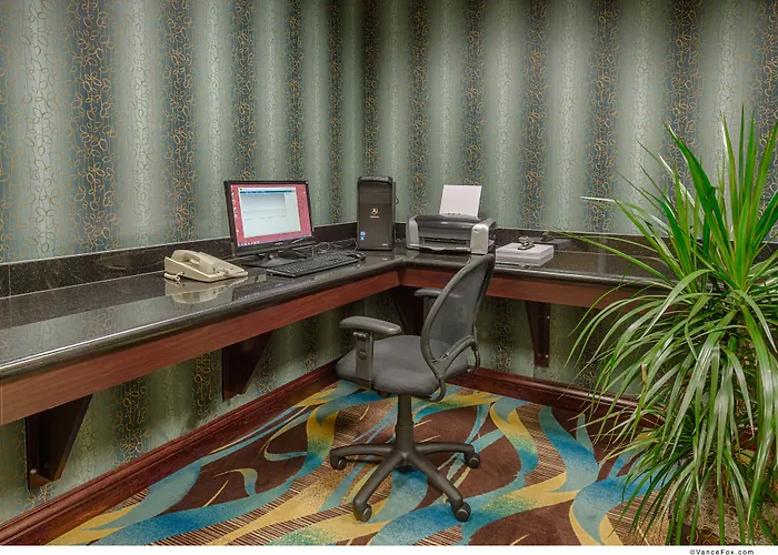 Holiday Inn Express & Suites / Red Bluff - South Redding Area, An Ihg Hotel