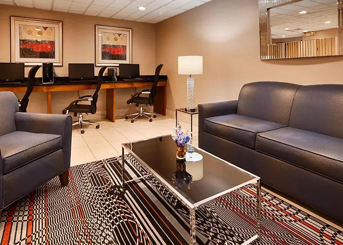 Days Inn By Wyndham Englewood Dayton Airport