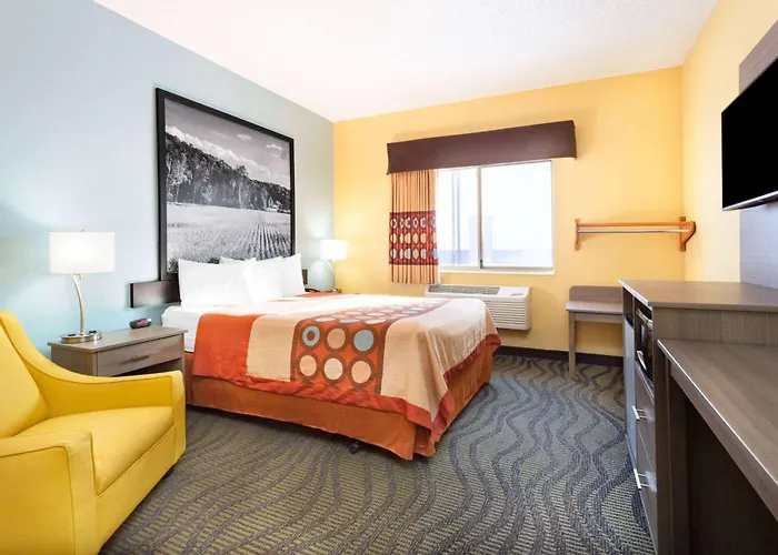Super 8 By Wyndham Kokomo