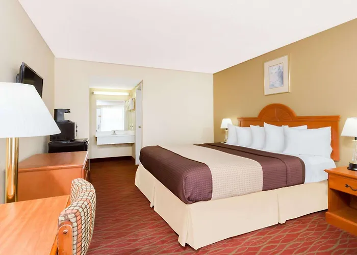 Days Inn By Wyndham Staunton