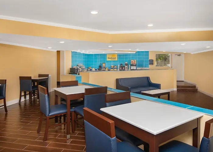 Days Inn By Wyndham Muscle Shoals