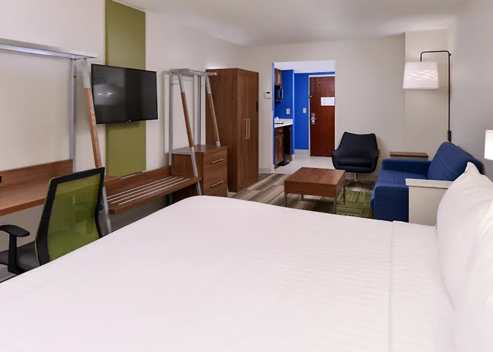 Holiday Inn Express & Suites Raleigh Ne - Medical Ctr Area By Ihg