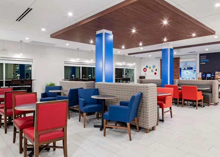 Holiday Inn Express & Suites - Madison By Ihg