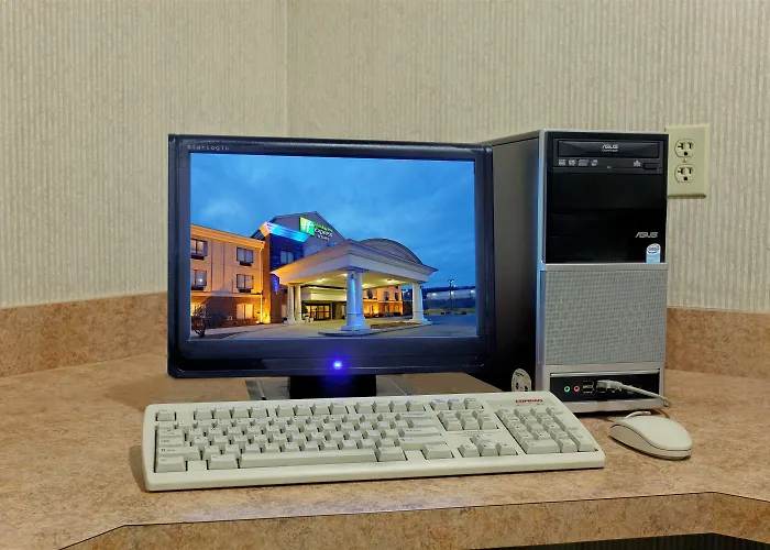 Holiday Inn Express & Suites Lancaster By Ihg