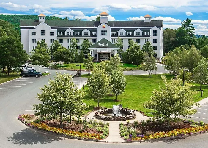 Comfort Inn & Suites Near Burke Mountain