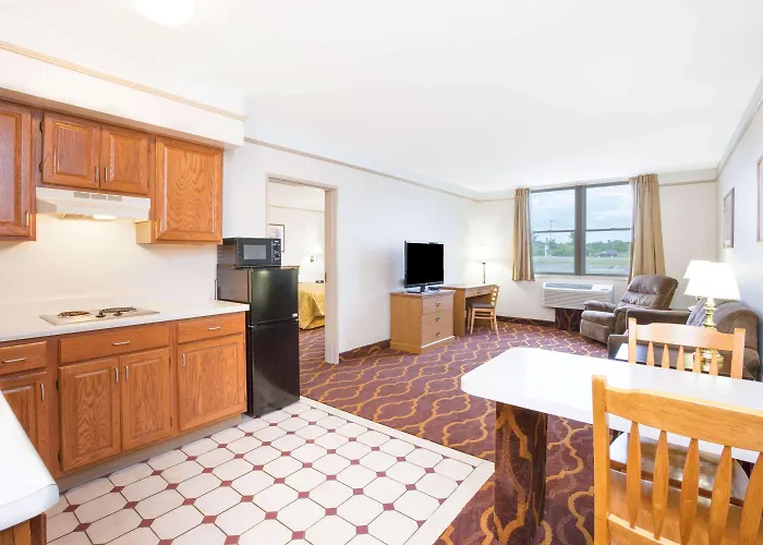 Super 8 By Wyndham Brooklyn