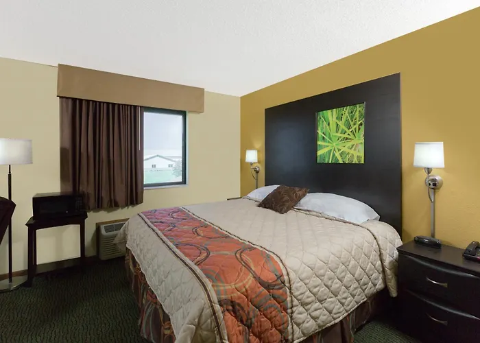 Super 8 By Wyndham Perry Ia